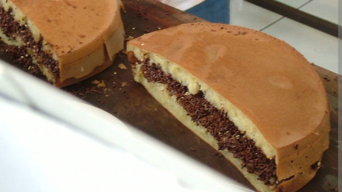 Martabak Bangka Manis: Kenikmatan yang Menggigit Jiwa di Karangkandri